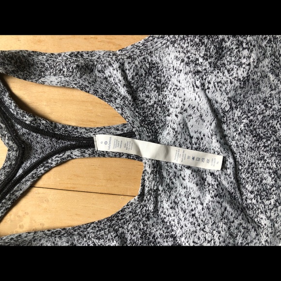 Lululemon tank. Size 6 - Picture 2 of 3